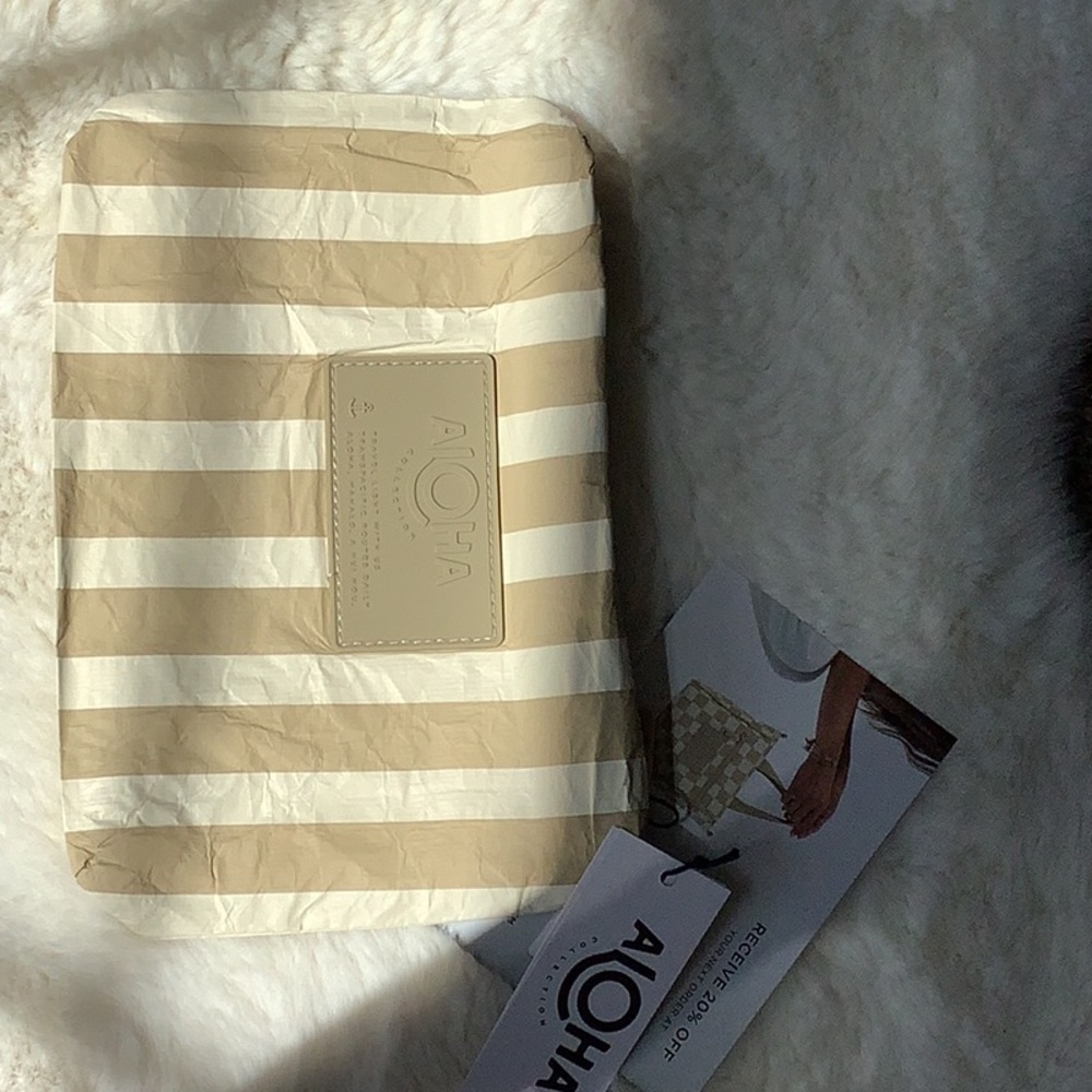 Aloha splash proof travel bag